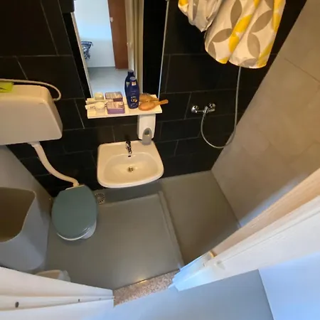 With An Experience!!! Kantun Hostel *