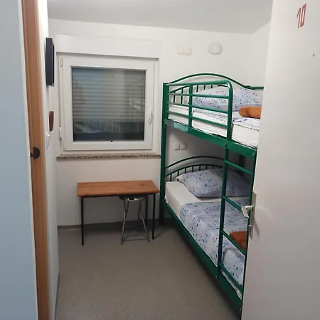 With An Experience!!! Kantun Hostel *